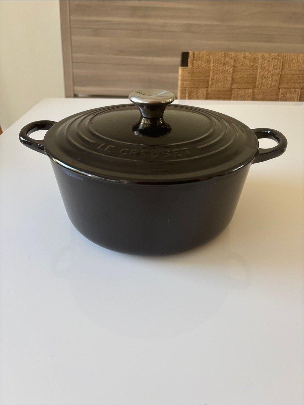 Le Creuset black 3.5 quart Dutch oven pot w lid